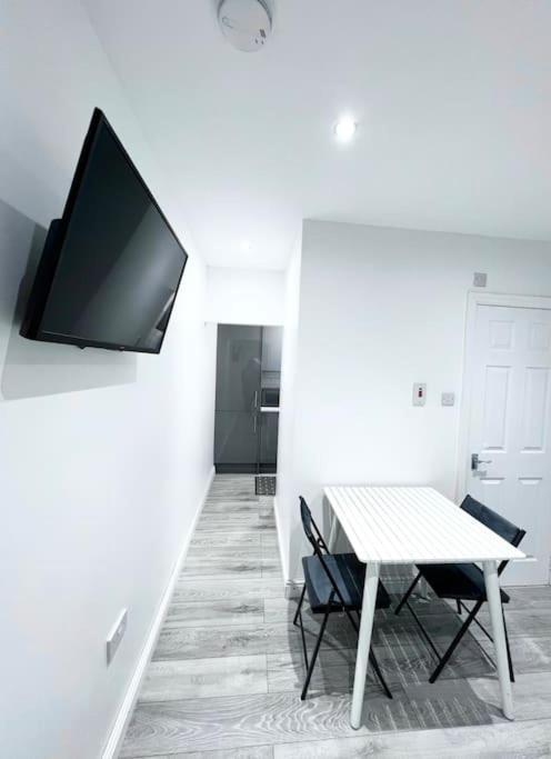 Modern Studio Near Nec With Free Parking - Prime Location Sheldon  Bagian luar foto